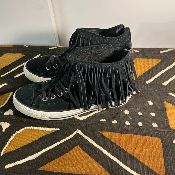 Converse - Picture 1 of 6